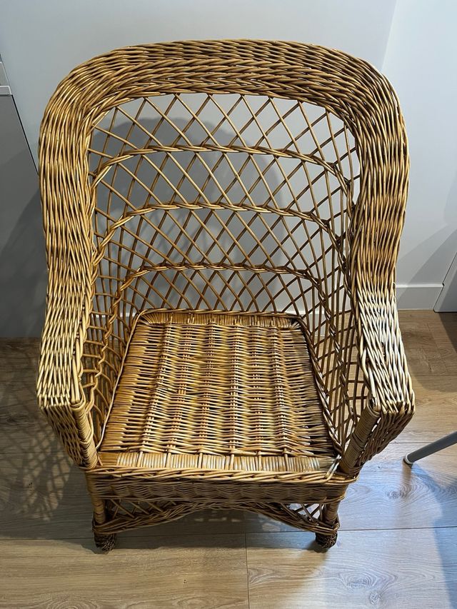 Sillón de mimbre artesanal