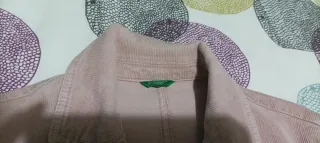 Chaqueta rosa de pana de Benetton. Talla M
