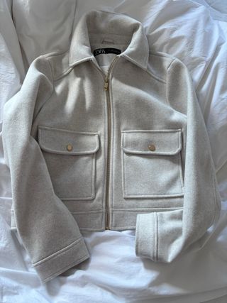 Cazadora Zara cremallera crudo