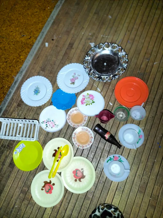 Lote de Brinquedos Antigos com Louça e Acessórios