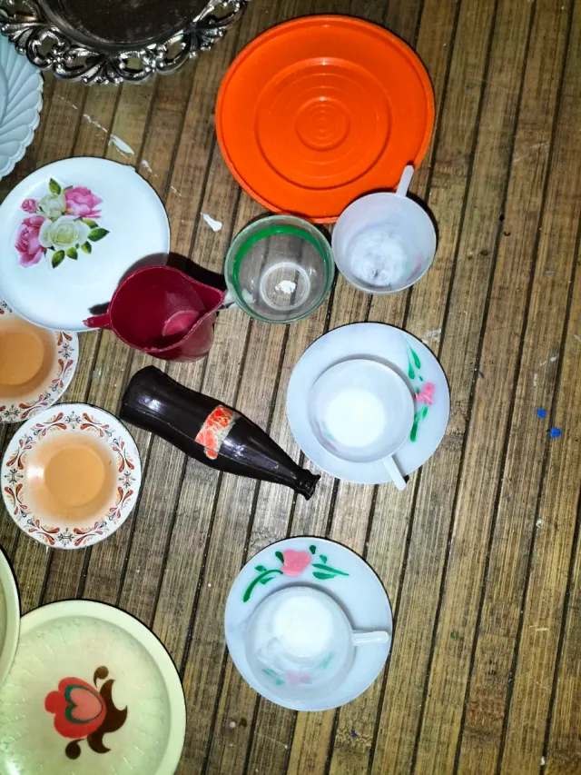 Lote de Brinquedos Antigos com Louça e Acessórios