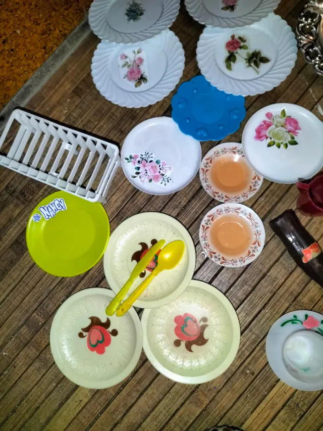 Lote de Brinquedos Antigos com Louça e Acessórios