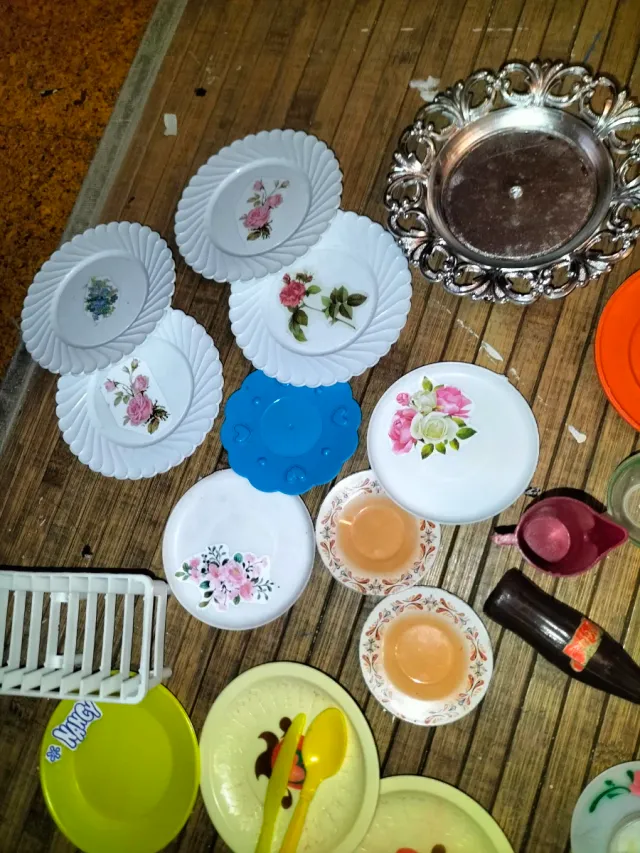 Lote de Brinquedos Antigos com Louça e Acessórios