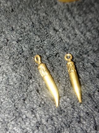 Lote 42 dijes colgantes colmillo baño oro