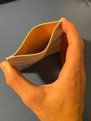 Tarjetero de marca local