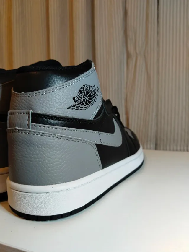 Zapatillas Jordan Hombre Negras y Grises