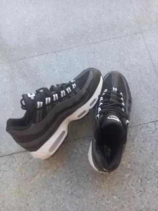 Zapatillas Nike Air Max 95 Negras y Plateadas