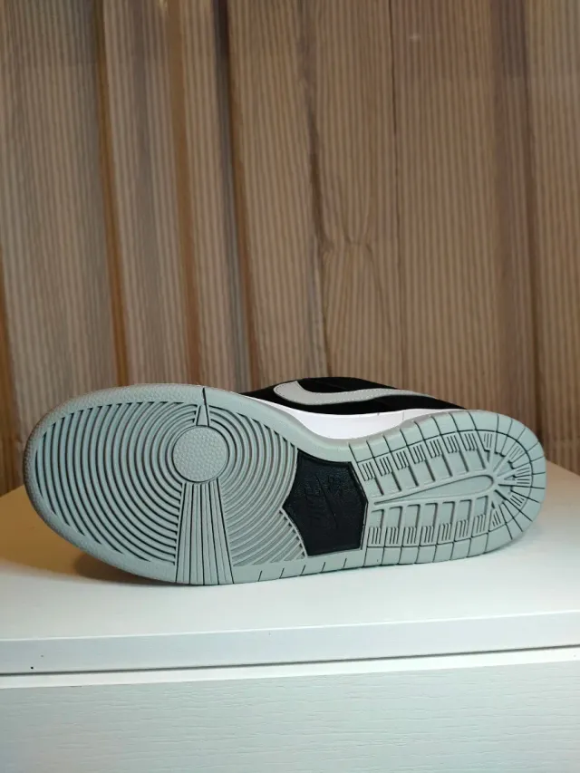 Zapatillas Nike Dunk Low Negras y Grises