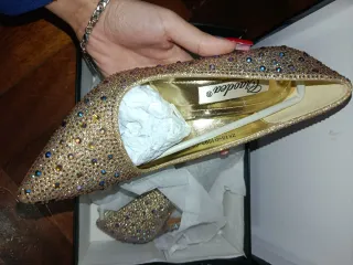 Scarpe con tacco oro e strass