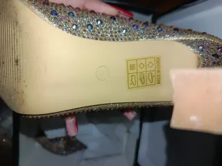 Scarpe con tacco oro e strass