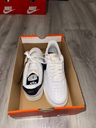 Nike Air Force 1 Beige y Blanco