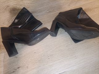 Botas altas de tacón negras