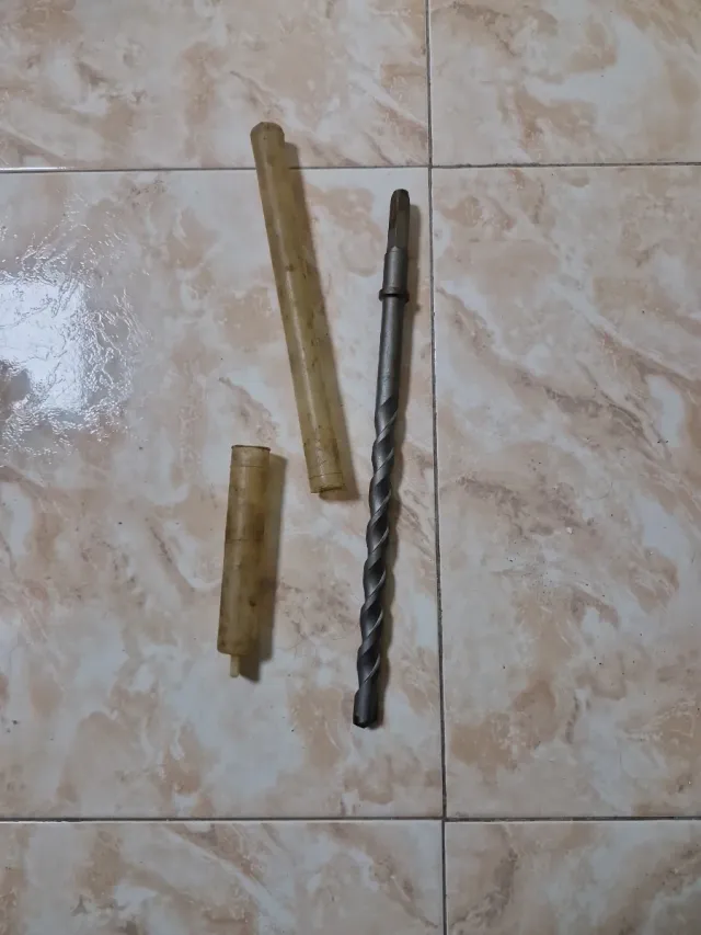 Broca para pared con funda