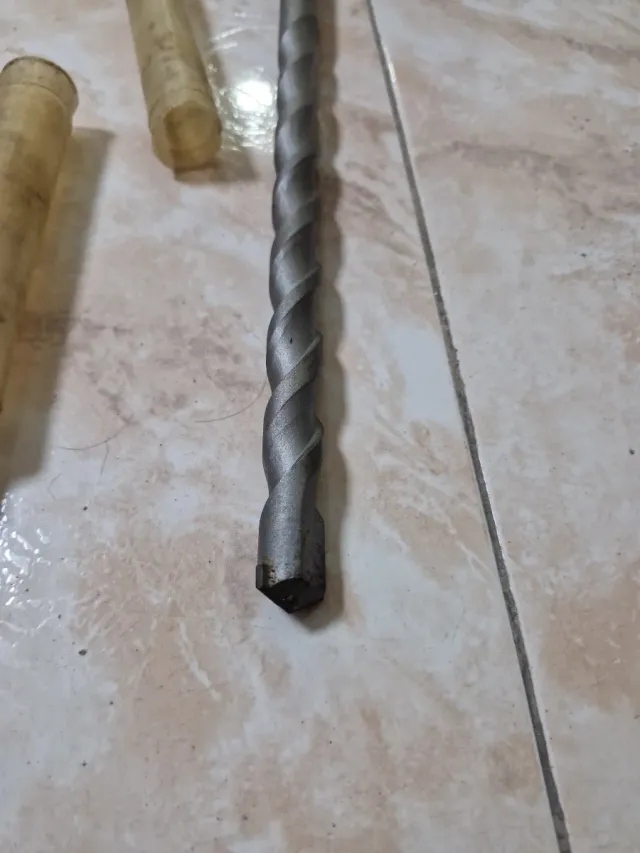 Broca para pared con funda