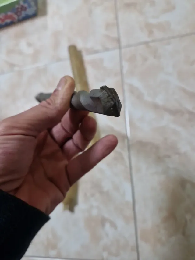 Broca para pared con funda