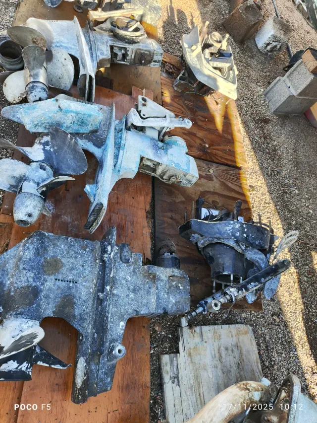 Lote colas marinas y transoms