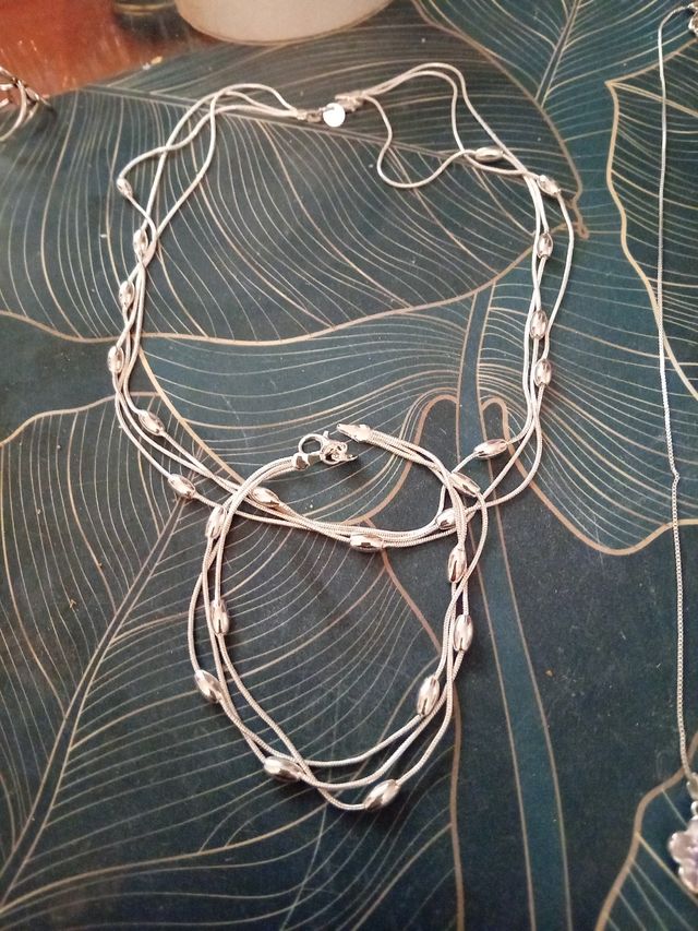 Cadena con detalless