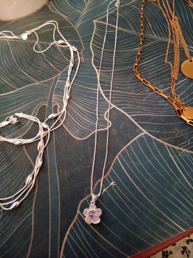 Cadena con detalless