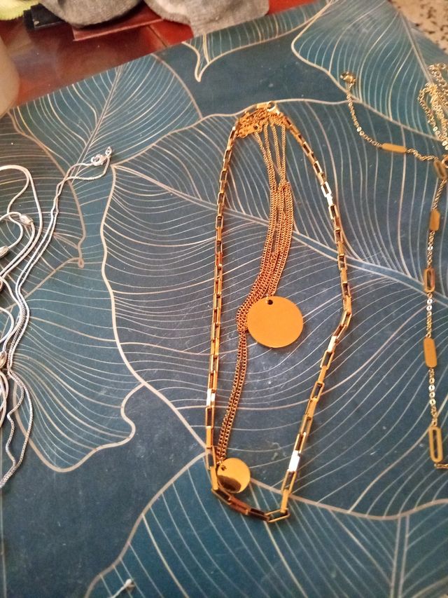 Cadena con detalless