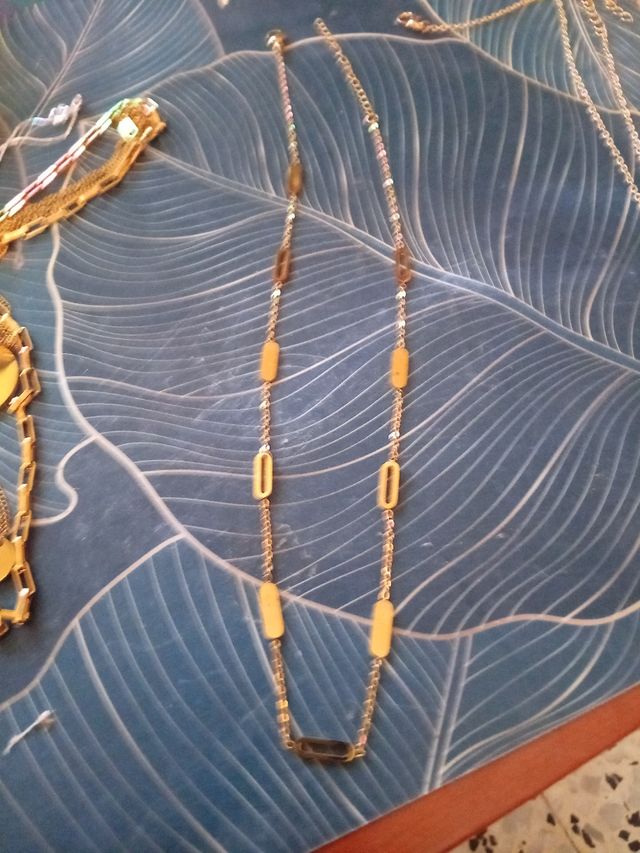 Cadena con detalless