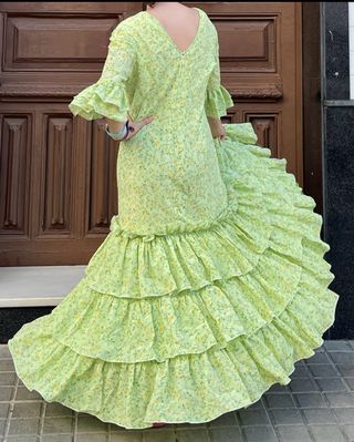 Traje  de Flamenca Verde  Talla 40/42