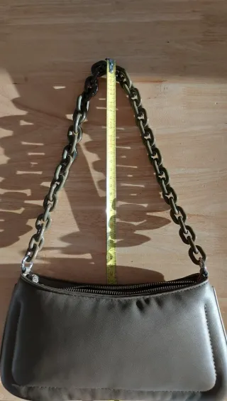 Bolso de ZARA en verde militar o verde oliva