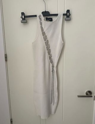 Vestido Bershka blanco con cadenas XS