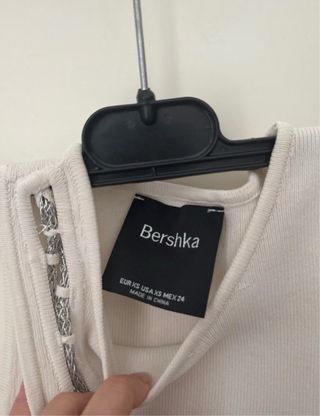Vestido Bershka blanco con cadenas XS