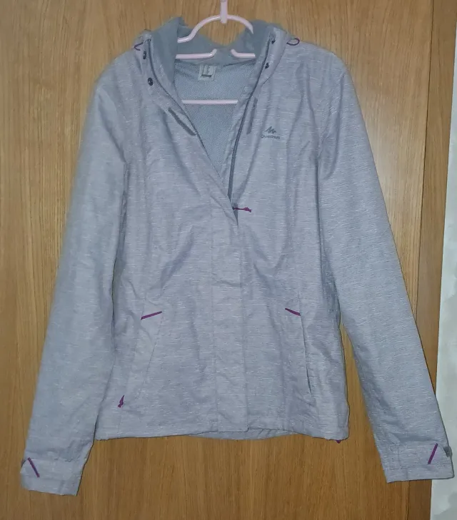 Chaqueta impermeable gris Quechua