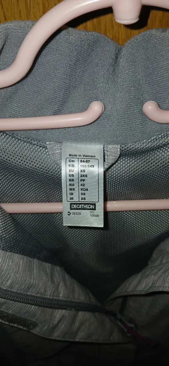 Chaqueta impermeable gris Quechua