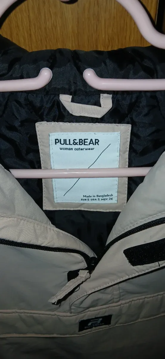 Chaqueta canguro Pull&Bear beige