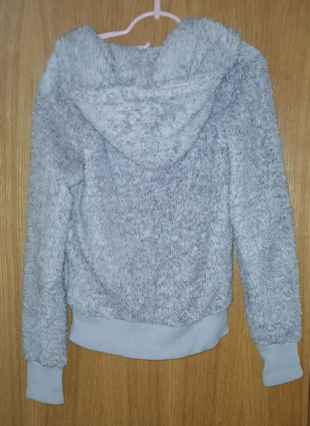Sudadera de pelo gris con capucha