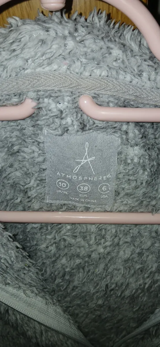 Sudadera de pelo gris con capucha