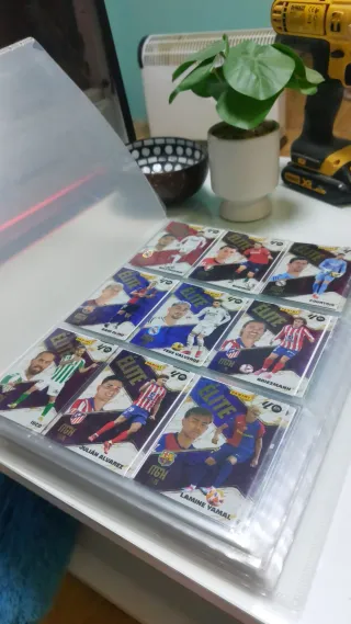 Álbum cromos fútbol Panini MGK 2025