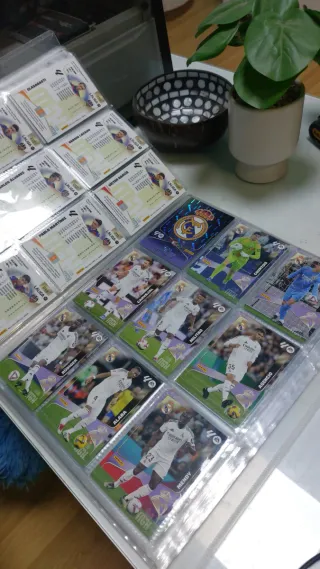 Álbum cromos fútbol Panini MGK 2025