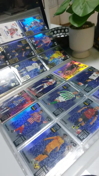 Álbum cromos fútbol Panini MGK 2025