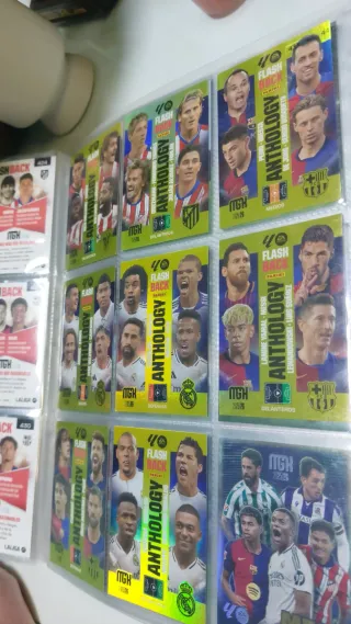 Álbum cromos fútbol Panini MGK 2025