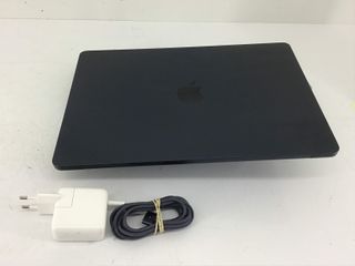 portatil apple apple macbook air m3 8-core 4.0 15 (10gpu) (2024) (a3114)