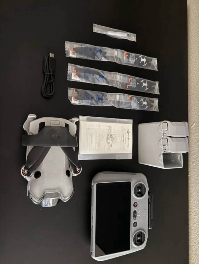 DJI Mini 4 Pro Fly More Combo Plus