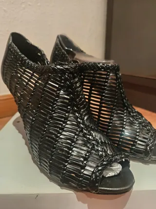 Zapatos de tacón ALDO negros peep toe