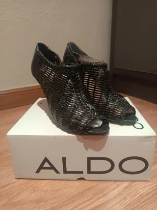 Zapatos de tacón ALDO negros peep toe