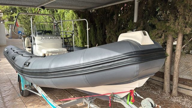 Lancha semirrígida 6,5m