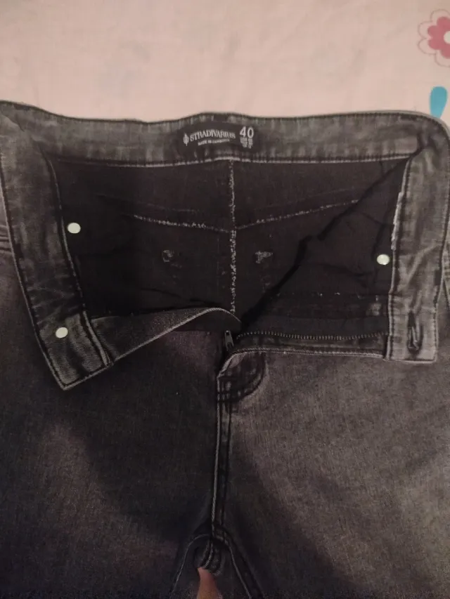 Pantalón vaquero gris recto