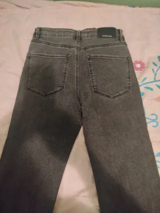 Pantalón vaquero gris recto