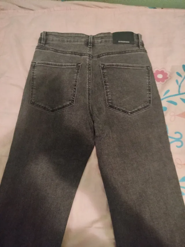 Pantalón vaquero gris recto