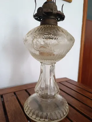 Pé de candeeiro antigo em vidro a Querosene