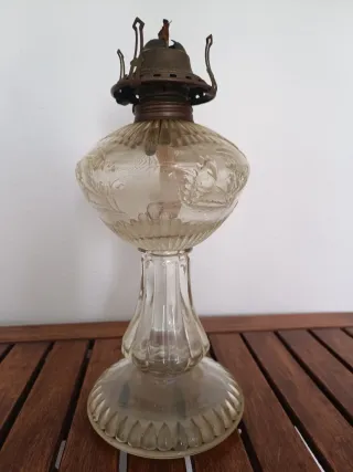 Pé de candeeiro antigo em vidro a Querosene