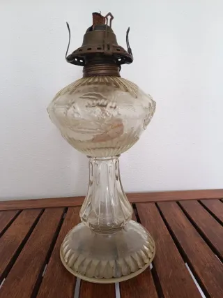 Pé de candeeiro antigo em vidro a Querosene