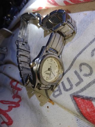 Reloj G-Body Plateado Analógico Pantalla Rota