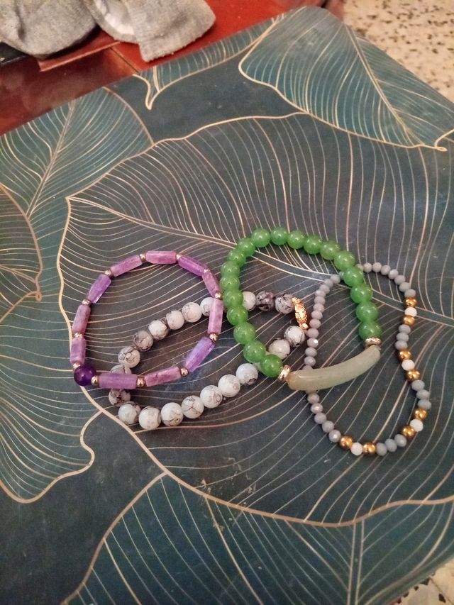 Pulseras de diferentes piedras